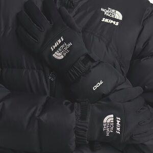 SKIMS x The North Face Onyx Gloves